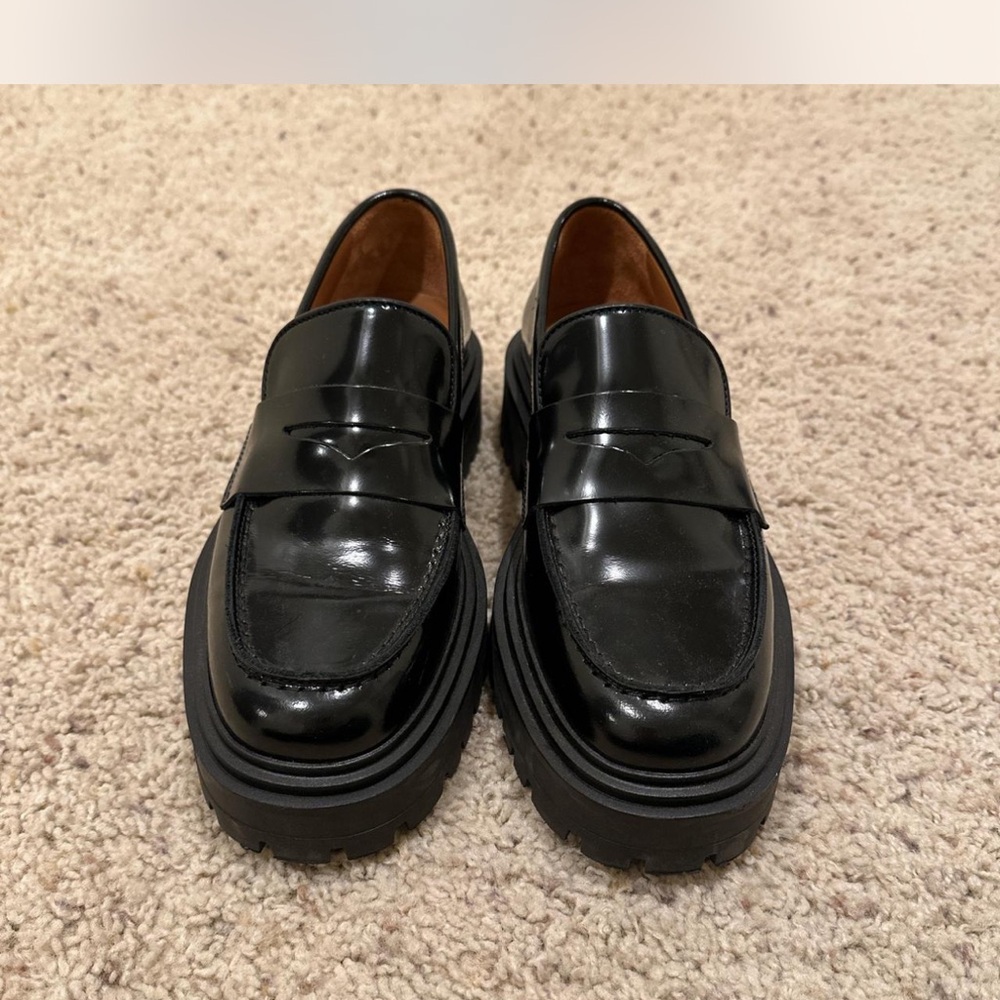 THURSDAY Classic Black platform Loafers